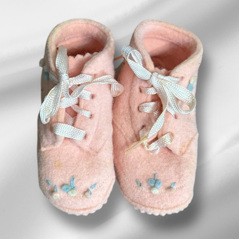 Vintage Pink Felt Baby Shoes‎